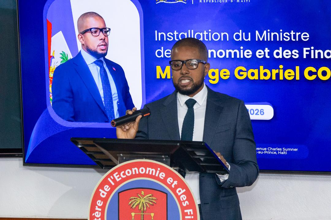 Serge Gabriel Colin investi dans ses nouvelles fonctions de ministre de l'Économie et des Finances